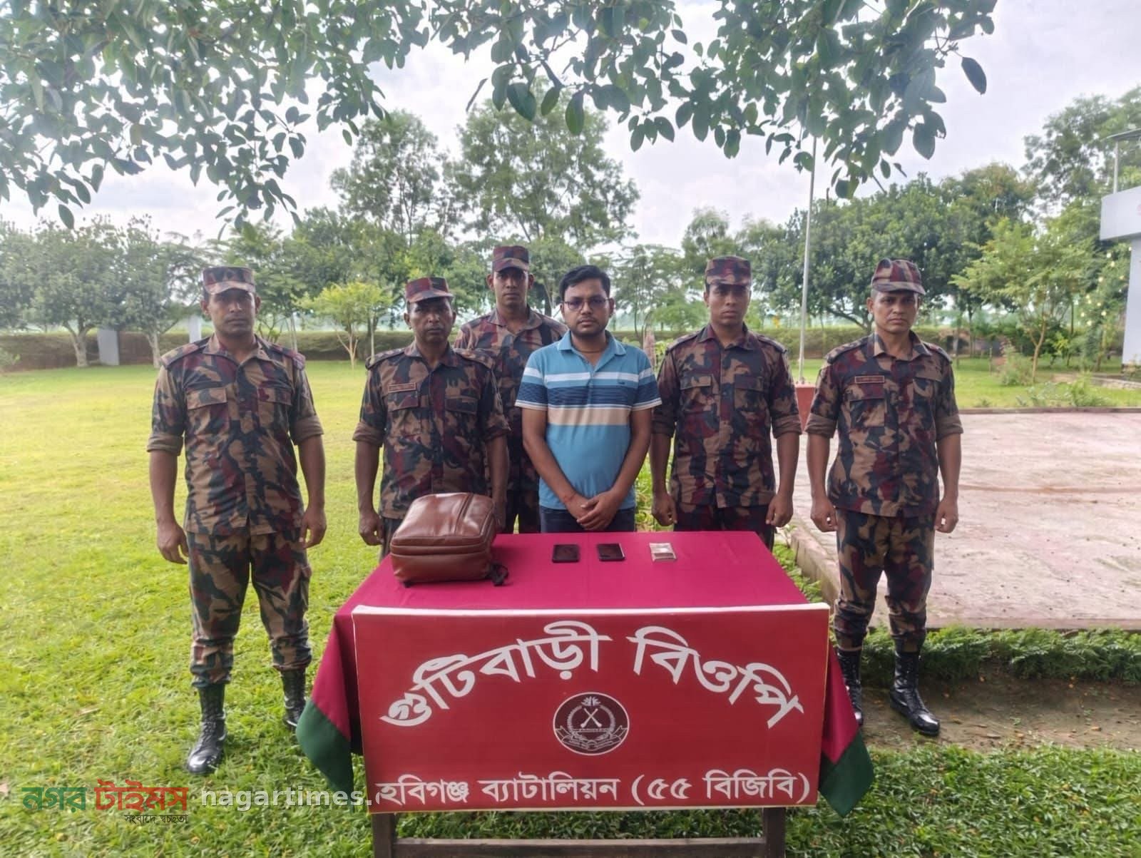 অবৈধভাবে ভারতে যাওয়ার সময় নির্বাচন অফিসের পলাতক ডাটা এন্ট্রি অপারেটর আটক: বিজিবি