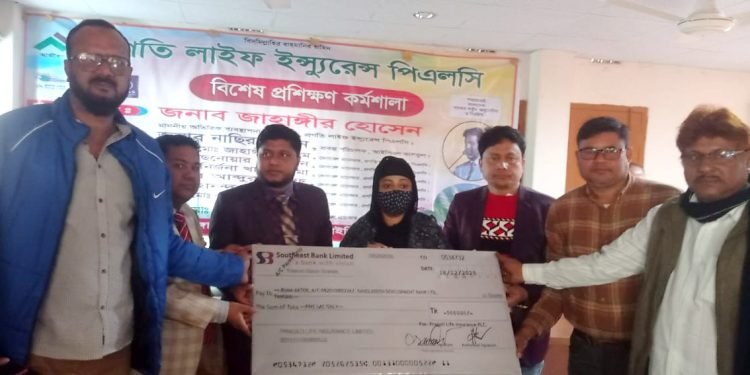 ১৫ কিস্তি দিয়েও মৃত গ্রাহকের পরিবার পেলেন ৫ লাখ টাকা